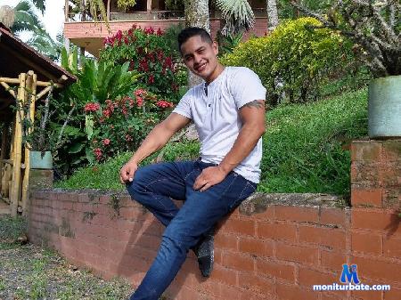aaron-hyll flirt4free performer Hi guys welcome to my room