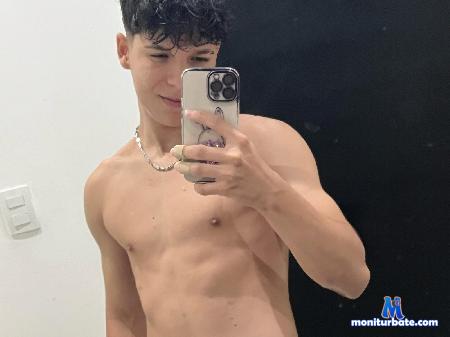 leonx-diaz flirt4free performer Very accommodating and fun boy!