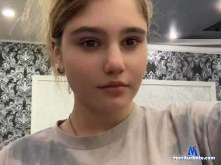 yanira-dusett flirt4free performer Hi sweet! we want play! Play with us pls!