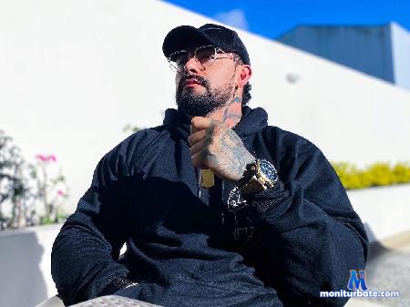 zeus-thunnder flirt4free performer Curious mind with a passion for deep connections.
