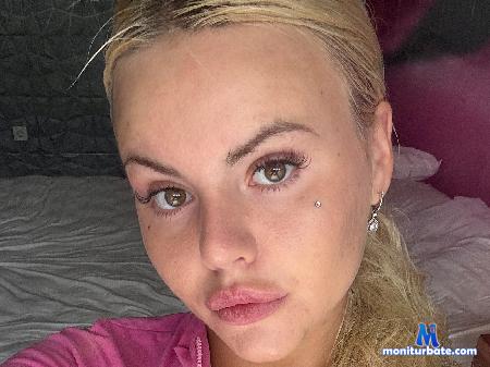 kenyatta-soderstrom flirt4free performer Hi sweet! we want play! Play with us pls!