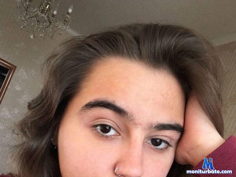cuddly-lia Flirt4free performer 