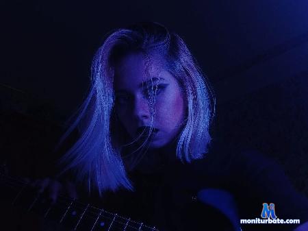 carri-baptise flirt4free performer Hi sweet! we want play! Play with us pls!