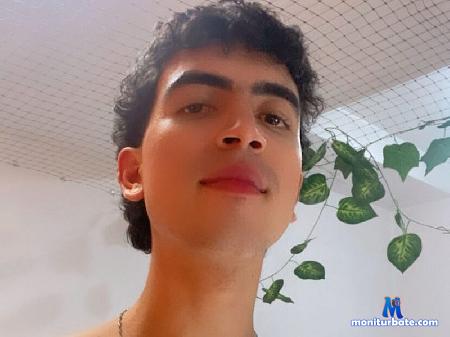 maxi-sexyy flirt4free performer I am a very active boy to play with my cock