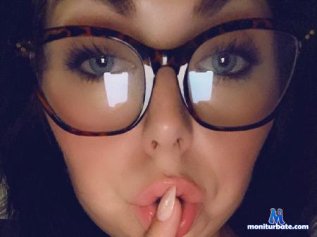 laiela-pierce flirt4free performer I want to taste me on your fingers.
