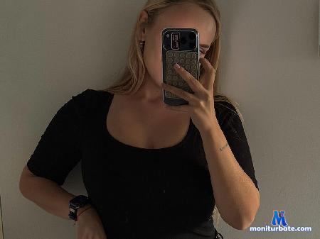 mia-mint flirt4free performer Hey there!  I'm open to lovely conversations and appreciate respect, a light-hearted vibe ^^
