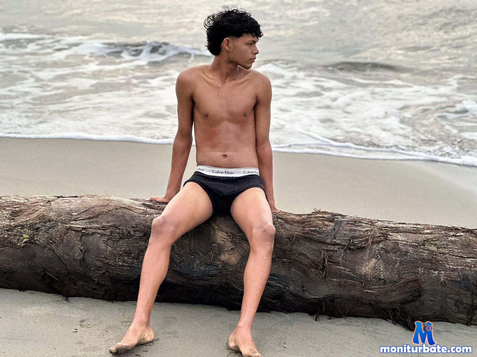 brandon-sander Flirt4free performer Dirty Talk Latex Handcuffs Whip Discipline Tickler Tickling Gender Play Clothespins Smoking Corporal Punishment Pain and Punishment Armpit Muscle Worship Wrestling