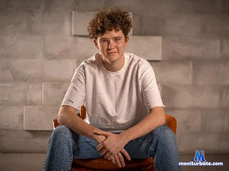 barrie-smth flirt4free performer I am always ready for something new and hot! What about you? ;)