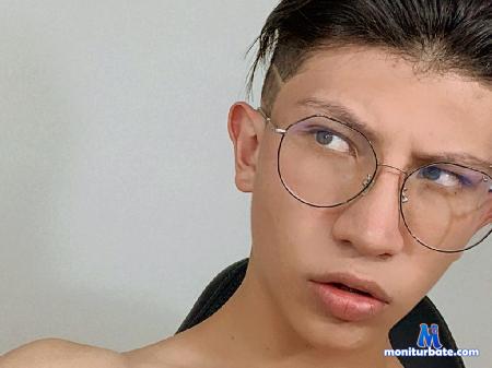 ian-simpson flirt4free performer CollegeBoy!! ENG/SPA “ POVERTY IS BREATHING DOWN MY NECK