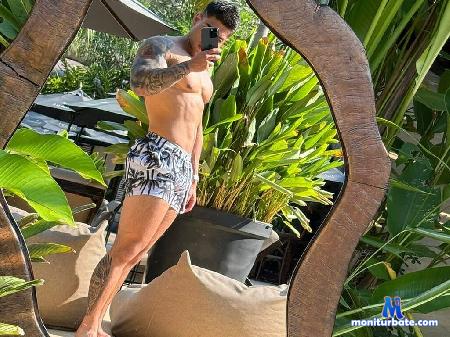 nicolas-dwayne flirt4free performer hey! bienvenido a mi habitacion, es un gusto ;)