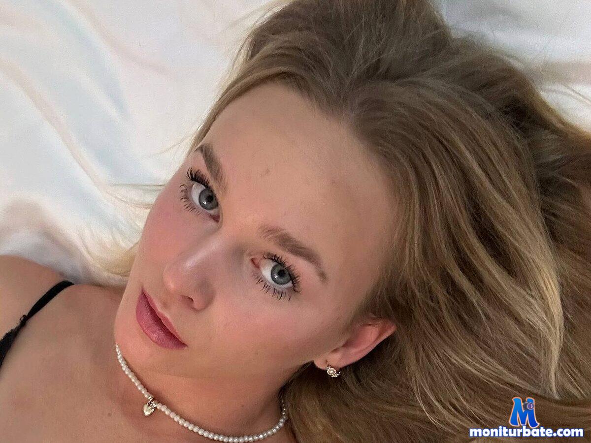 vea-blond Flirt4free performer Nipple Play Role Play/Costumes Vibrator Teasing Piercings and Tattoos Voyeurism Cosplay Breast Play Wet and Messy