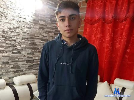 louis-millan flirt4free performer Hey guys welcome to my room!