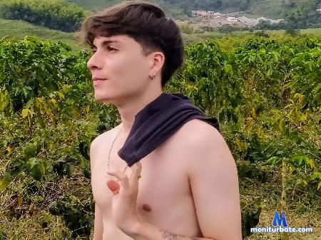 ryan-rousse flirt4free performer Hey! Take the time to get to know me, you lose nothing by trying! Just be nice! ;)