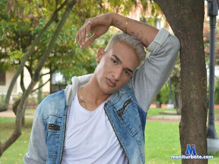 aaron-browm flirt4free performer Hi, i´m Aaron Zack Brown, and i'm here for fulfill all your fantasies.