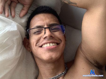 johnny-walls flirt4free performer Hello, a pleasure to have you here, I am a fun, intelligent and very naughty boy.