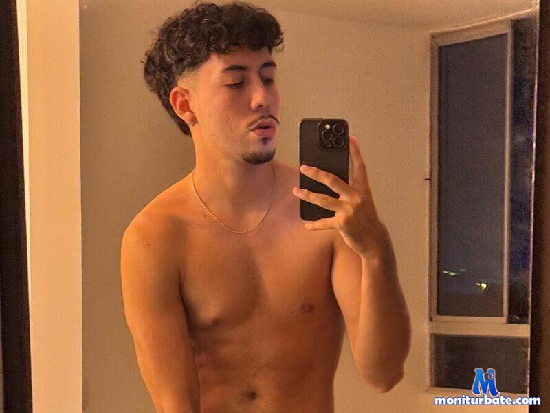 charles-wild Flirt4free performer 