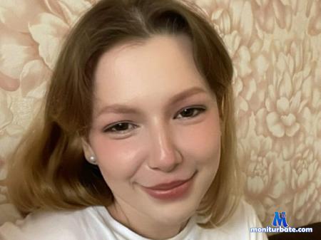 kira-flourney flirt4free performer Hi sweet! we want play! Play with us pls!