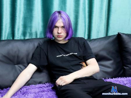 tripp-blanc flirt4free performer HI! What do you think of my hair colour? welcome in my room :) 