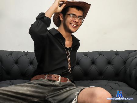 sett-samtanas flirt4free performer I'm a happy cowboy and I'm here to show you how deep my voice is to travel throught your mind!