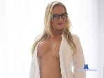 vikky-velvet flirt4free livecam show performer Come play with the Milf of your dreams ;)