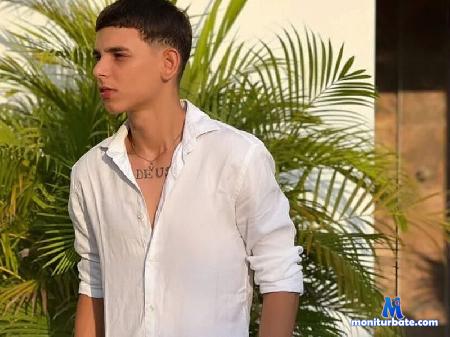 christopher-wallaces flirt4free performer Hi Welcome to my room