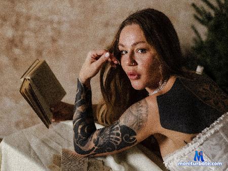 maluna-moon flirt4free performer Royal person, Goddess, Mistress always needs obedient slaves.