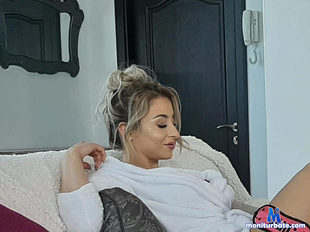 ariana-silk Flirt4free performer Feet Role Play/Costumes Boss / Secretary Dirty Talk Doctor / Nurse Stockings/Panty Hose Teasing Stiletto Strap-on Smoking