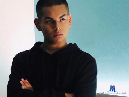 danny-clover flirt4free performer I have no limits to please your dark desires. 