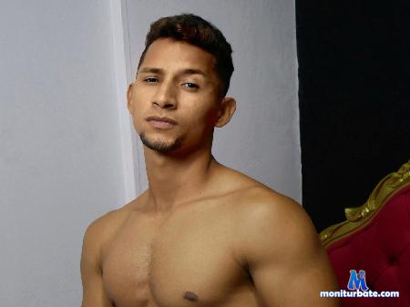 chirs-dominic flirt4free performer Hey guys welcome to my room!