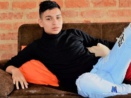 alexandro-baez flirt4free performer sexy and diva is to please you 