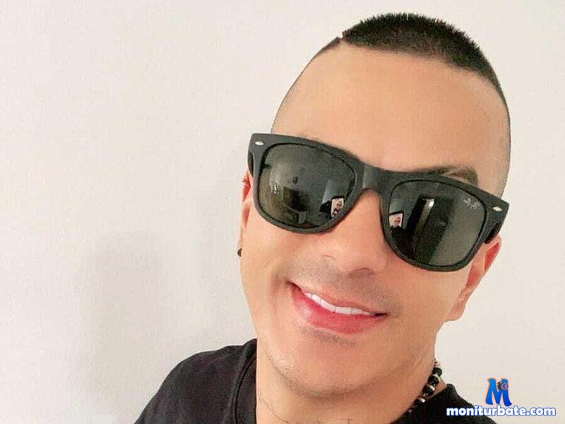 maxi-hall Flirt4free performer Master / Slave Handcuffs Whip Cowboy/Cowgirl Feather Tickler Spanking