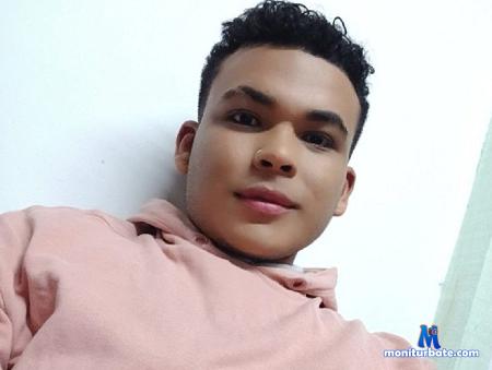 gian-hoot flirt4free performer IT IS A PLEASURE TO GREET YOU AND INVITE YOU TO WATCH MY TRANSMISSION EVERY DAY I AM A LITTLE CRAZY 
