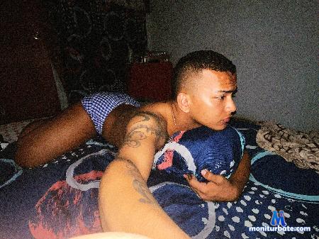rafael-leonn flirt4free performer Ebony latin boy here to plasure!