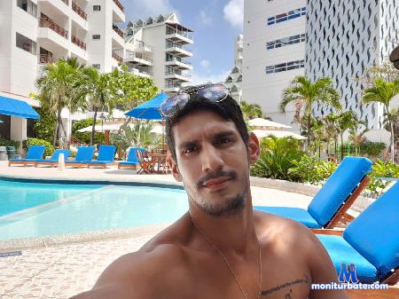 aron-villa flirt4free performer A hot boy ready to play for you!
