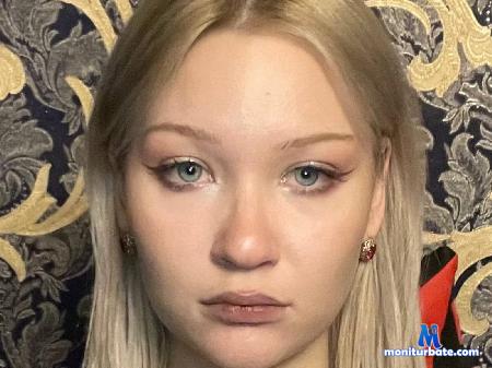 gisele-leys flirt4free performer Hi sweet! we want play! Play with us pls!