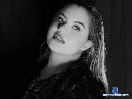 adelaide-ferrara flirt4free performer IF YOU PLAY WITH ME DO IT IN MY BED 