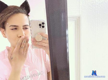 lennon-rides flirt4free performer just your friendly neighborhood cam boy!