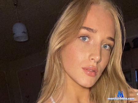 nicolette-sins flirt4free performer welcome to my site and have some fun