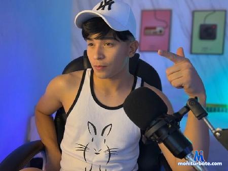 ely-wild flirt4free performer Who wants to see a cute guy messing around? Nice boy wants to meet some other hot boys