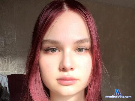 harriet-crute flirt4free performer Hi sweet! we want play! Play with us pls!