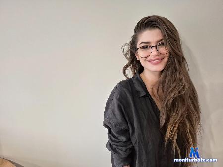 anna-niller flirt4free performer #sexy #hot #brunette #sensual #women #sexy #feminine #shapes #kitty