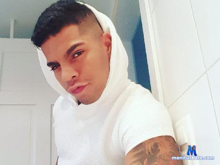 andrew-gunz flirt4free performer XXLGOLDENBOY