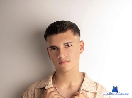 jacob-miiler flirt4free performer Big boy with a big cock, ready to fuck my slaves.