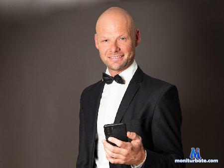 brian-silk flirt4free performer Brian Silk European sporty business man!