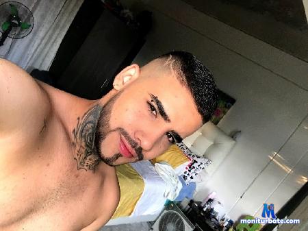 aidan-fox flirt4free performer hello guys welcome to my room I'm from cali colombia I like to be here on site gustaplay with my coc