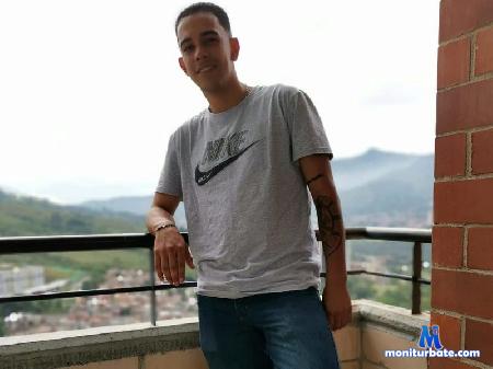 liam-jr flirt4free performer Hot latin boy, funny and intelligent 