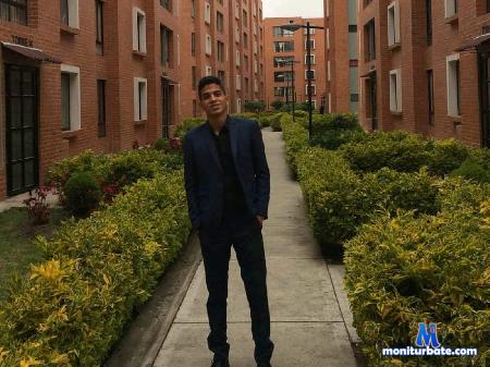 santi-bler flirt4free performer Hi, welcome to my room