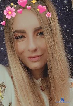 tinyviki stripchat livecam performer profile
