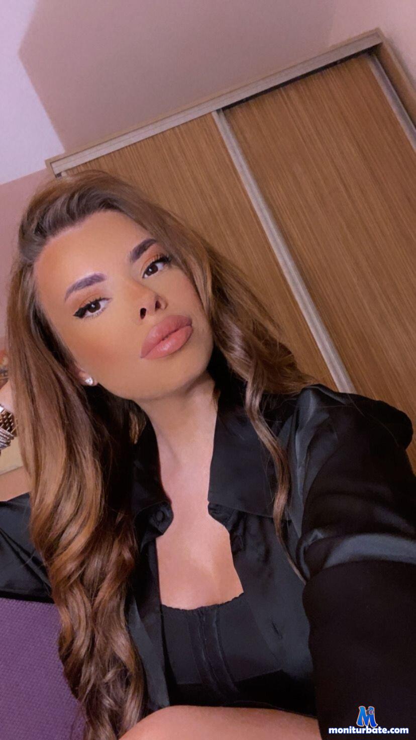 SeraVonDee Stripchat performer