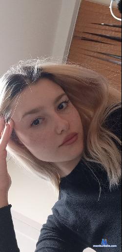 CorinneHelene stripchat livecam performer profile